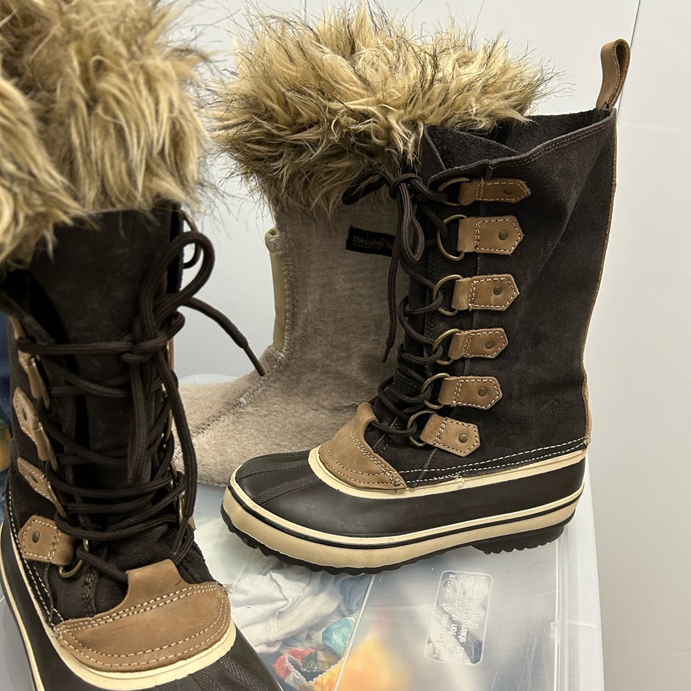 Winter boots. Has removable inner boot lining.